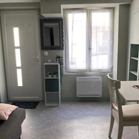 Beautiful 18 M Studio - Downtown Apartment Caen